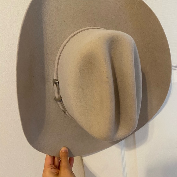 Classic Beige Cowboy Hat - Picture 4 of 8